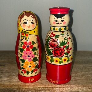 ❤️Russian Hand Painted Salt & Pepoer Shaker’s